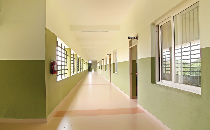 christ school corridor 2 889x554